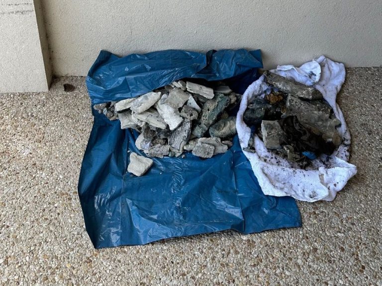 Résidus retirés des canalisations suite à un curage à Vitry-sur-Seine