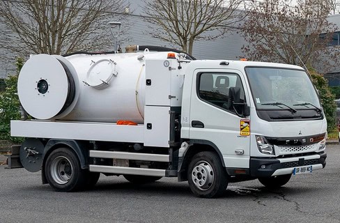 Camion d'intervention Prosocius pour le dépannage d'une pompe de puits