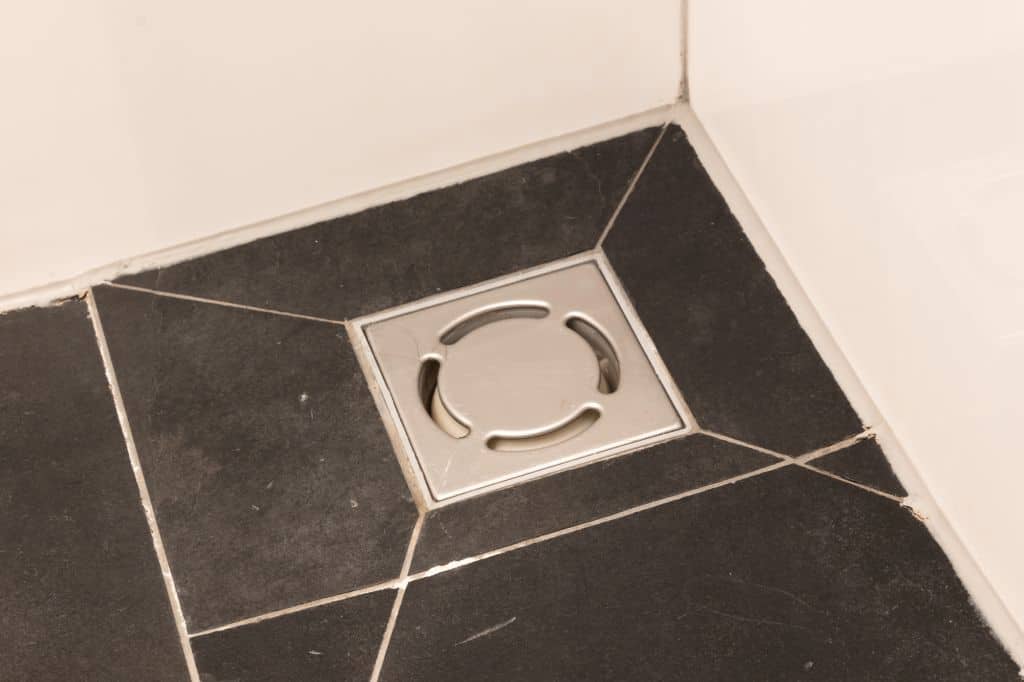 Mauvaises odeurs dans le siphon d'une douche