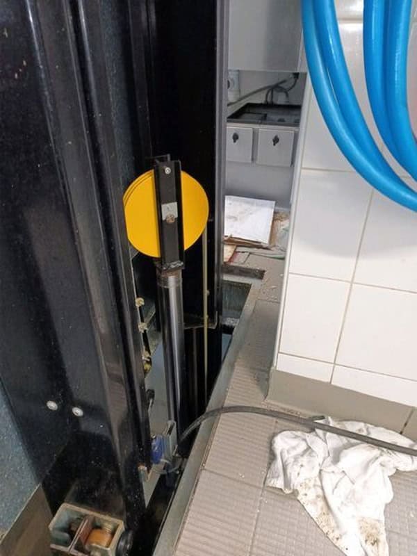Intervention de débouchage de canalisations dans une cuisine de restaurant à Palaiseau