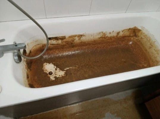 Refoulement baignoire canalisations bouchées