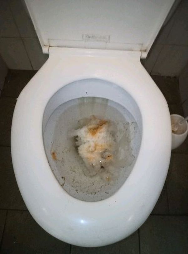 WC bouchés avant intervention de débouchage