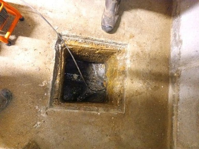 Canalisations bouchées chez un professionnel en Ile-de-France