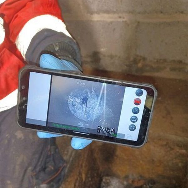 Écran d'inspection caméra des canalisations dans une entreprise