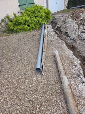 Tuyaux en PVC endommagés