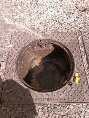 Regard eaux usées bouché