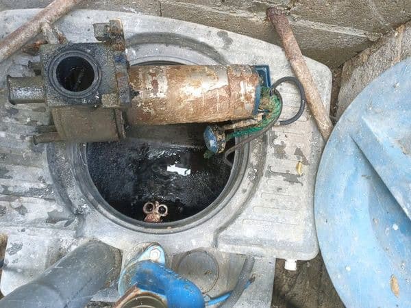 Extraction de la pompe de relevage pour maintenance