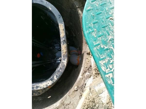 Installation pompe de relevage dans la cuve