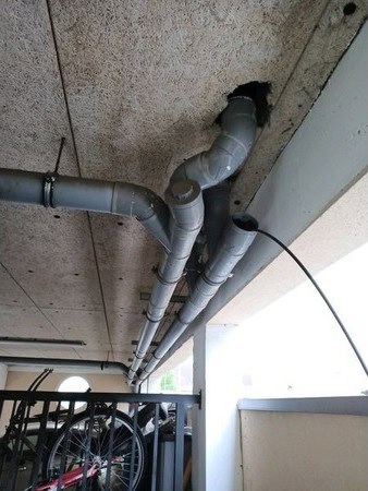 Réseau d'assainissement bouché dans un garage de copropriété
