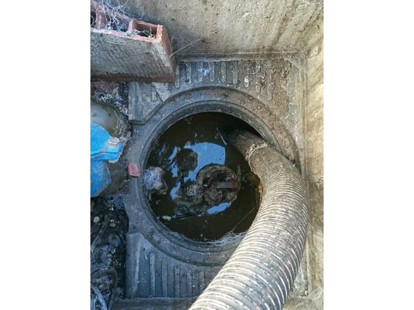 Pompage de la cuve d'une pompe de relevage à Corbeil Essonnes