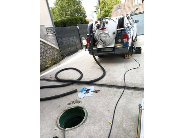 Camion hydrocureur pour pompage de station de relevage