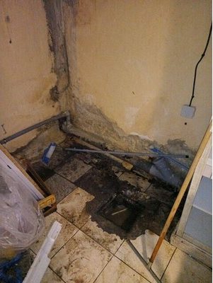 Pompage des eaux usées d'une canalisation bouchée