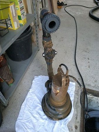 Extraction de la pompe de relevage pour dépannage