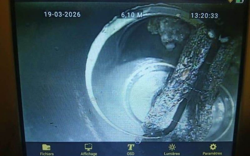 Inspection vidéo des canalisations d'une entreprise lors d'une intervention de débouchage canalisations