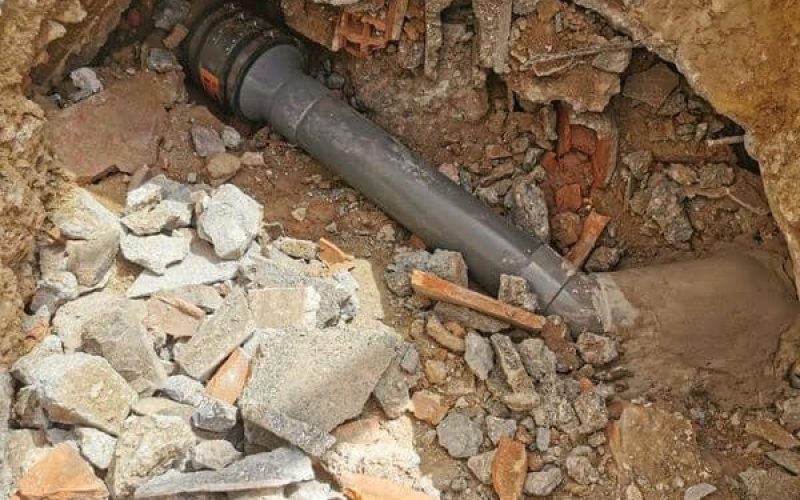 Remplacement d'une canalisation enterrée cassée