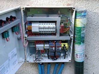 Boîtier de commande d'une pompe de relevage mise en sécurité
