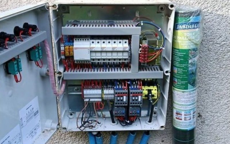 Boîtier de commande d'une pompe de relevage mise en sécurité