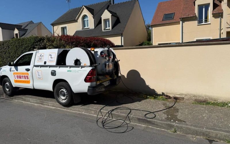 Camion hydrocureur pour intervention débouchage de canalisation en Essonne
