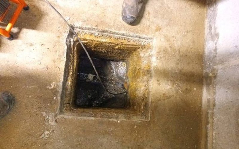Canalisations bouchées chez un professionnel en Ile-de-France