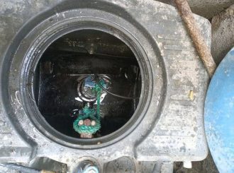 Déchets enroulés autour de l'hélice d'une pompe de relevage