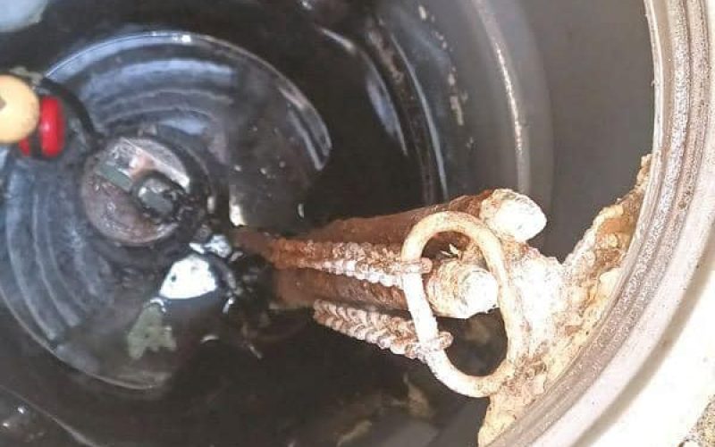 Rail de guidage d'une pompe de relevage rouillé