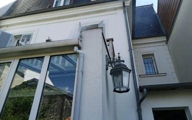 Repérage fuite canalisations grâce à un test fumigène